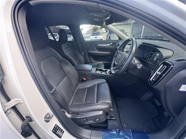 XC40B4 AWD インスクリプション 4WD