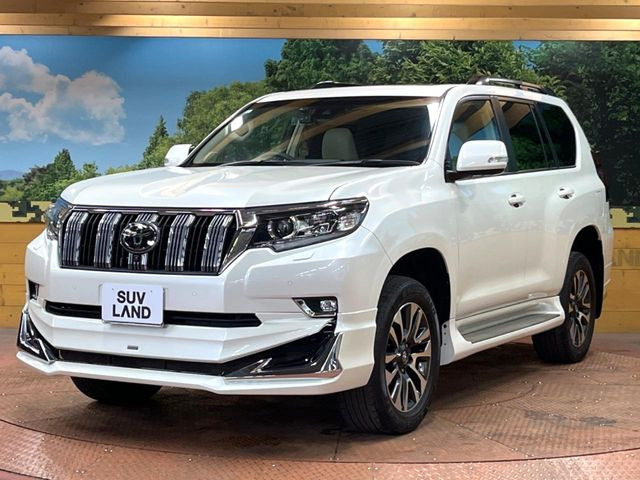 高透明度のガラス皮膜で撥水はもちろん、上質なツヤ・光沢を実現。紫外線や酸性雨から大切な愛車を保護し、色あせ・劣化を防止。「弾スプラッシュコート」、「弾プリミッサコート」からお選びいただけます。