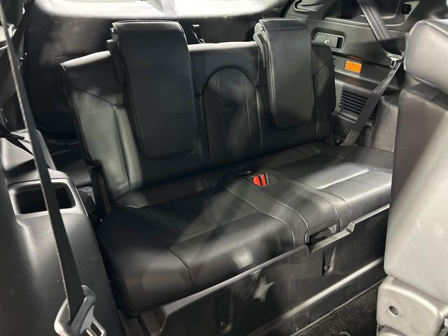 3列目シートはもちろん状態良好☆大人でもゆったりと座って頂けますので、大人数でのお出かけもラクラクです♪ご家族で、気の知れた仲間で、ドライブに行くのが楽しみですね♪