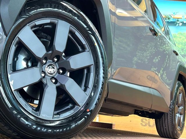 �y����18�C���`�A���~�z�C�[���z�O�ςɃ}�b�`���������A���~�z�C�[���𑕒����Ă���܂��B�e��ЊO�A���~�z�C�[����A�X�^�b�h���X�^�C�����戵�����Ă���܂��B���񂲑��k����������