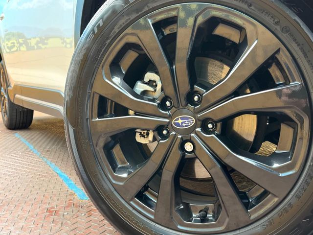 �y����18�C���`�A���~�z�C�[���z�O�ςɃ}�b�`���������A���~�z�C�[���𑕒����Ă���܂��B�e��ЊO�A���~�z�C�[����A�X�^�b�h���X�^�C�����戵�����Ă���܂��B���񂲑��k����������