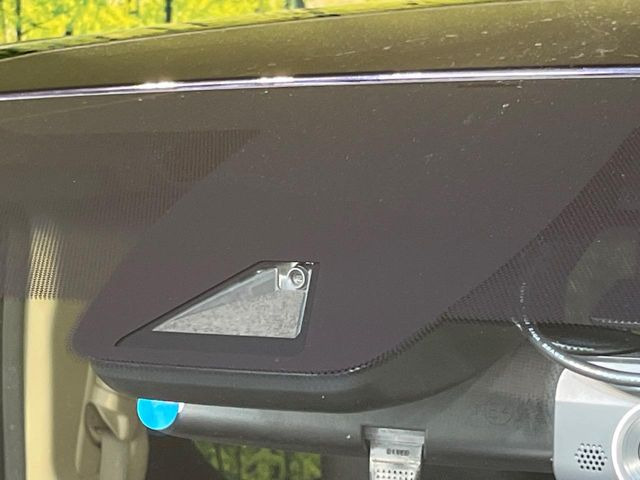 【トヨタセーフティセンス】走行中に前方の車両等を認識し、衝突しそうな時は警報とブレーキで衝突回避と被害軽減をアシスト。より安全にドライブをお楽しみいただけます。