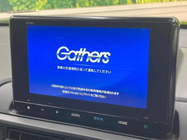 【大画面ナビ】人気の大型8インチナビを装備。存在感のある大画面はインパクト大!ナビ利用時のマップ表示は見やすく、テレビやDVDは臨場感がアップ!いつものドライブがグッと楽しくなります♪