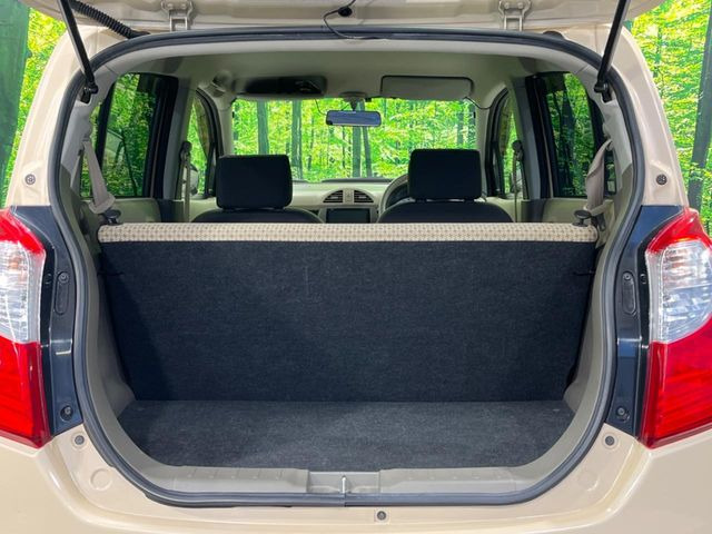 ���i�̂���������ʋ΁A���}���ɏ\���ȉ׎��X�y�[�X���m�ۂ��Ă���܂��B�Z�J���h�V�[�g��|���ƁA�傫�ȉו��̐ύڂ��\�ł���