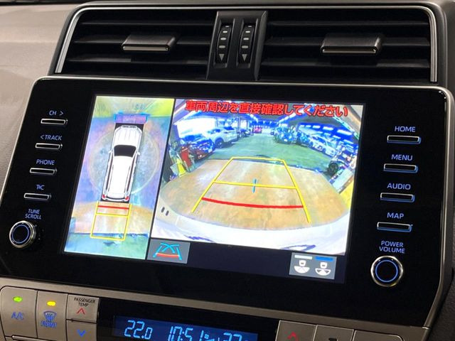 【パノラミックビューモニター】専用のカメラにより、上から見下ろしたような視点で360度クルマの周囲を確認することができます☆死角部分も確認しやすく、狭い場所での切り返しや駐車もスムーズに行えます。