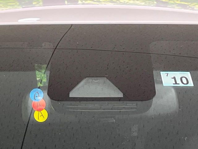 �y�g���^�Z�[�t�e�B�Z���X�z���s���ɑO���̎ԗ�����F�����A�Փ˂������Ȏ��͌x��ƃu���[�L�ŏՓˉ���Ɣ�Q�y�����A�V�X�g�B�����S�Ƀh���C�u�����y���݂��������܂��B