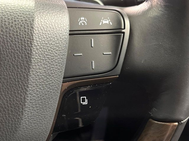 【レーダークルーズコントロール】高速道路での長距離走行が楽に!!自動で速度を保つクルーズコントロールが、衝突軽減システムと連携し、前方の車両を感知して車間を保つように速度調節してくれます!!