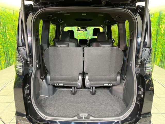 ���i�̂���������ʋ΁A���}���ɏ\���ȉ׎��X�y�[�X���m�ۂ��Ă���܂��B�Z�J���h�V�[�g��|���ƁA�傫�ȉו��̐ύڂ��\�ł���