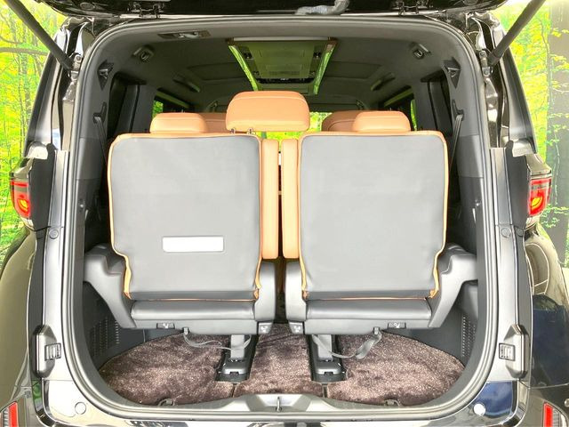 積み下ろしのしやすいデッキにはたっぷりと荷物を積み込んでいただけます。遊びから仕事まで、様々なシーンで頼れます♪