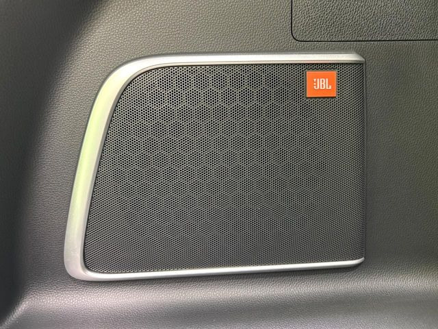 �yJBL�T�E���h�V�X�e���z���i�ʃT�E���h�V�X�e���𓋍ځB��p�̃`���[�j���O���{���ꂽ�召�l�X�ȃX�s�[�J�[����ǎ��ȃT�E���h���t�ł��A�Տꊴ���ӂ�鉹����Ԃ����o���܂��B