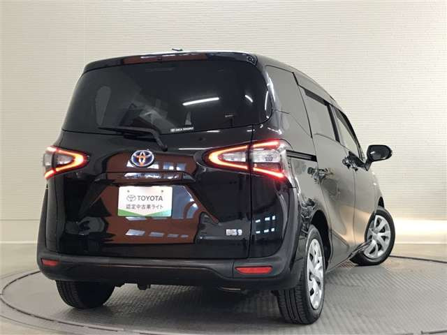 シエンタハイブリッド 1.5 G クエロ