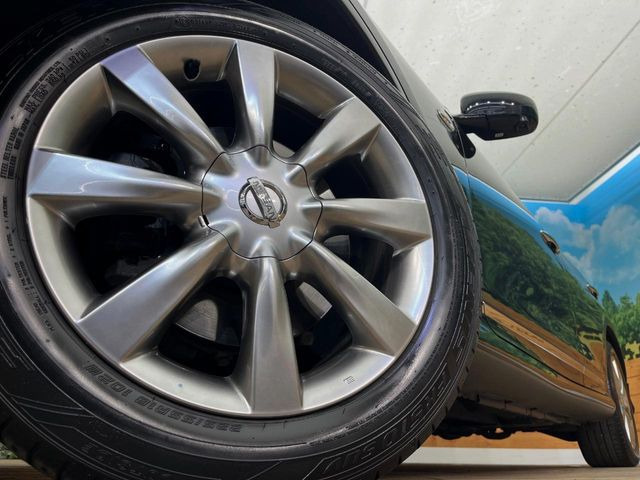 �y����18�C���`�A���~�z�C�[���z�O�ςɃ}�b�`���������A���~�z�C�[���𑕒����Ă���܂��B�e��ЊO�A���~�z�C�[����A�X�^�b�h���X�^�C�����戵�����Ă���܂��B���񂲑��k����������