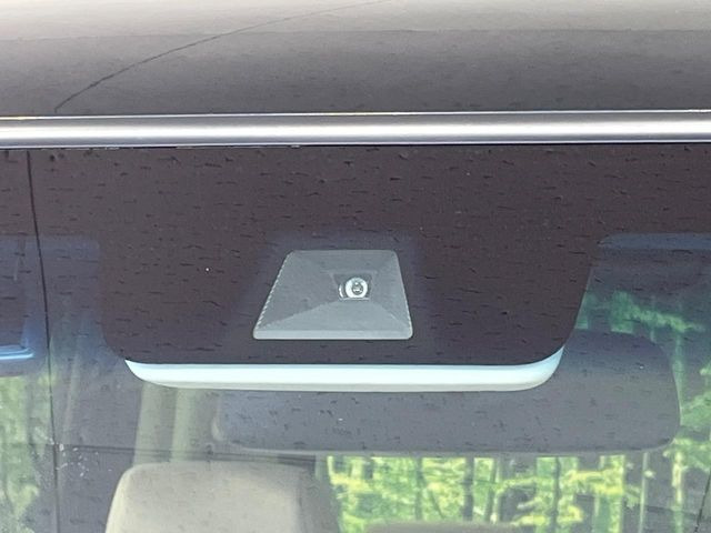 �y�z���_�Z���V���O�z���s���ɑO���̎ԗ�����F�����A�Փ˂������Ȏ��͌x��ƃu���[�L�ŏՓˉ���Ɣ�Q�y�����A�V�X�g�B�����S�Ƀh���C�u�����y���݂��������܂��B