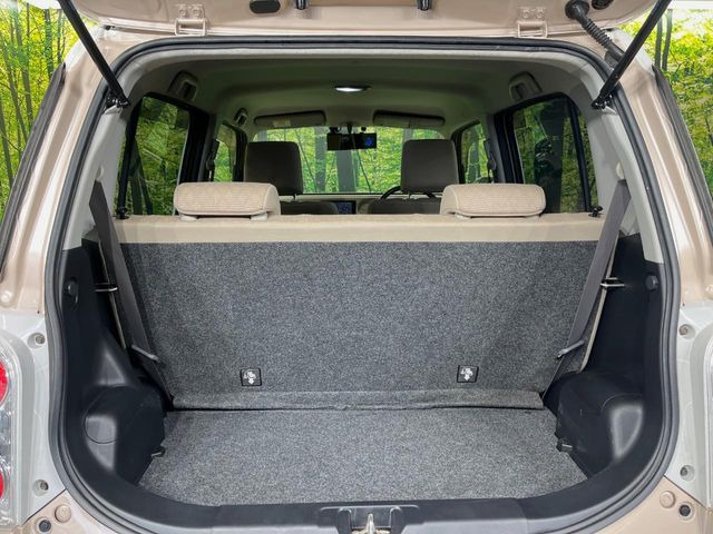 ���i�̂���������ʋ΁A���}���ɏ\���ȉ׎��X�y�[�X���m�ۂ��Ă���܂��B�Z�J���h�V�[�g��|���ƁA�傫�ȉו��̐ύڂ��\�ł���