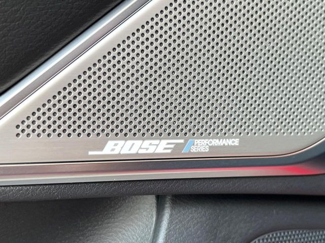 �yBOSE�T�E���h�V�X�e���z���[�J�[�I�v�V�����̍��i�ʃT�E���h�V�X�e���𓋍ځB��p�̃`���[�j���O���{���ꂽ�召�l�X�ȃX�s�[�J�[����ǎ��ȃT�E���h���t�ł��A�Տꊴ���ӂ�鉹����Ԃ����o���܂��B