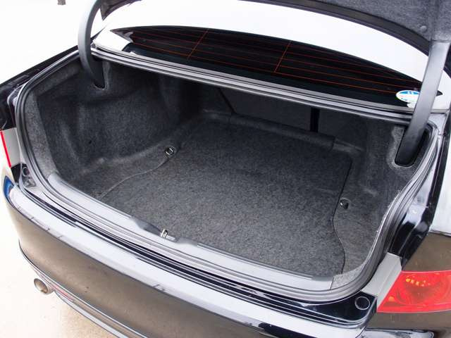 ���Ђ̓h�A�̃q���W����/�e�������/�t���A�}�b�g�ȂǁA�ׂ��ȏ����Y��ɃN���[�j���O�v���܂��B�V�Ԃ��낵���Ă̂悤�ȋP������ԗ������q�l�ɂ��[�Ԃ����Ē����܂��B�������̂��q�l�������S���Ă������������܂�