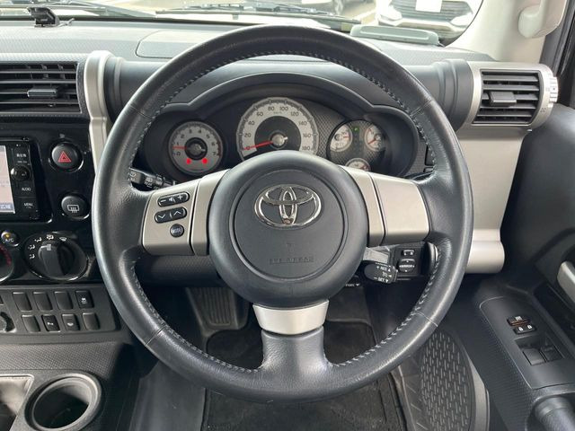 �y�����v�����X�e�A�����O�z�㎿�Ȋv���g�p���邱�ƂŁA��ɂ����������݂ƂĂ��^�]���₷���n���h���ł���