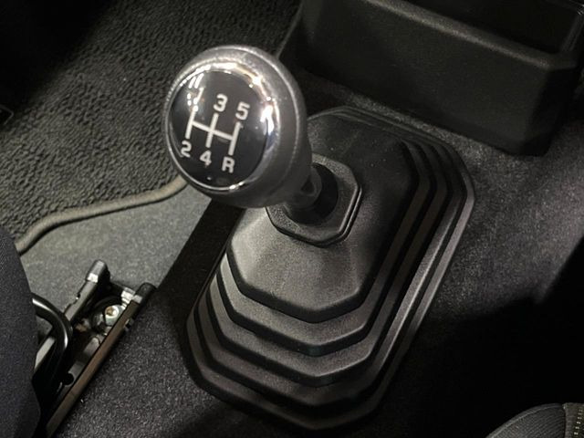 【フロア5速MT】走りの6速MT!!スポーティーな走行をお楽しみいただけます♪