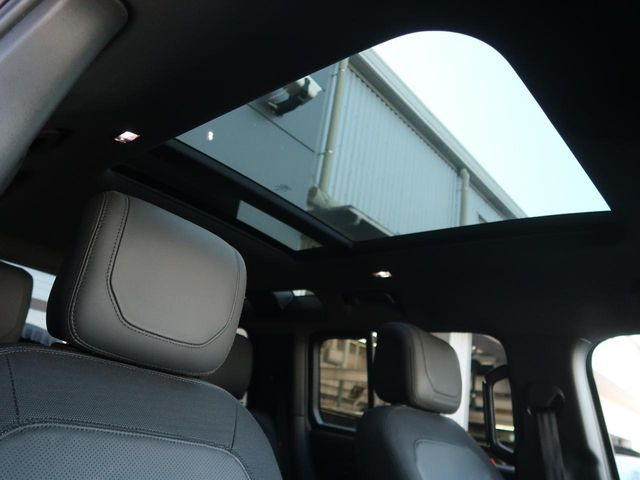 ディフェンダー110 X ダイナミック HSE 2.0L P300e 4WD