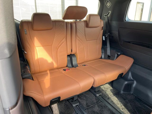 3列目シートはもちろん状態良好☆大人でもゆったりと座って頂けますので、大人数でのお出かけもラクラクです♪ご家族で、気の知れた仲間で、ドライブに行くのが楽しみですね♪