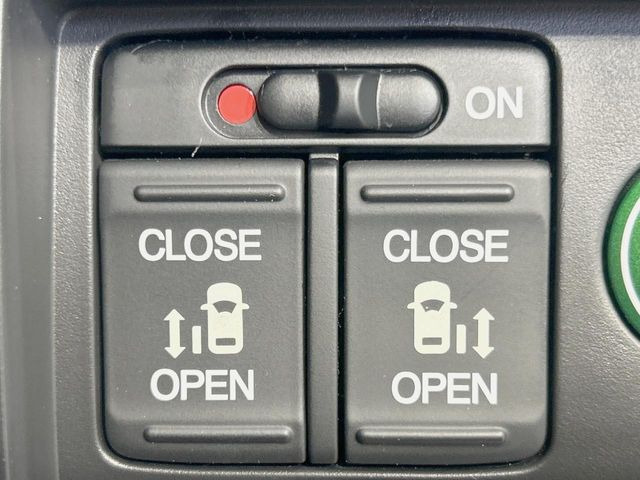 �y�����p���[�X���C�h�h�A�z�X�}�[�g�L�[��^�]�Ȃ̃X�C�b�`�Ō�ȗ����X���C�h�h�A�̊J���\���d��������͂����ăh�A���J����K�v�������A�����Ȃ��q�l�ł��ȒP�ɊJ���߂ł����K�ł���