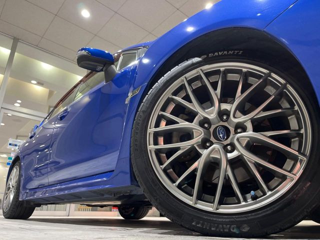 �y����18�C���`�A���~�z�C�[���z�O�ςɃ}�b�`���������A���~�z�C�[���𑕒����Ă���܂��B�e��ЊO�A���~�z�C�[����A�X�^�b�h���X�^�C�����戵�����Ă���܂��B���񂲑��k����������