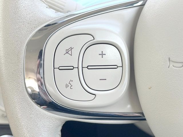 ���X�e�A�����O�X�C�b�`:�X�e�A�����O�ɃI�[�f�B�I�̃{�����[���X�C�b�`���t���Ă���܂��̂ŁA���s�������茳�ň��S�ɑ��삪�\�ɂȂ�܂�!