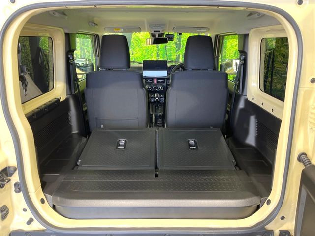 ���i�̂���������ʋ΁A���}���ɏ\���ȉ׎��X�y�[�X���m�ۂ��Ă���܂��B�Z�J���h�V�[�g��|���ƁA�傫�ȉו��̐ύڂ��\�ł���