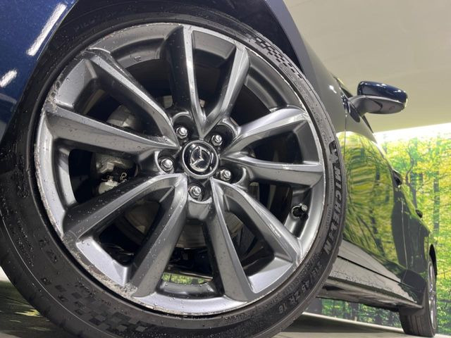 �y����18�C���`�A���~�z�C�[���z�O�ςɃ}�b�`���������A���~�z�C�[���𑕒����Ă���܂��B�e��ЊO�A���~�z�C�[����A�X�^�b�h���X�^�C�����戵�����Ă���܂��B���񂲑��k����������