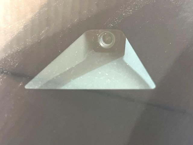 �y�G�}�[�W�F���V�[�u���[�L�z���s���ɑO���̎ԗ�����F�����A�Փ˂������Ȏ��͌x��ƃu���[�L�ŏՓˉ���Ɣ�Q�y�����A�V�X�g�B�����S�Ƀh���C�u�����y���݂��������܂��B