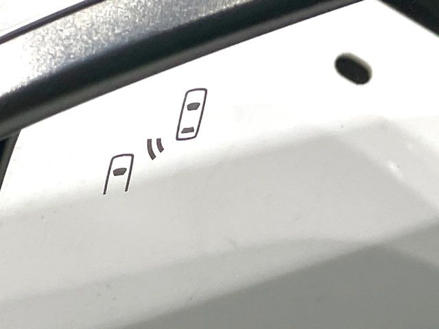 �y�����r�[�N���f�B�e�B�N�V�����z���s���A�h�A�~���[�̎��p�ɂȂ�₷���ӏ��Ɍ㑱�Ԃ��ڋ߂���ƃT�C�h�~���[�t�߂Ɍx����\���A�h���C�o�[�ɒ��ӊ��N�ƁA����̍ۂ̓n���h��������A�V�X�g�����܂��B