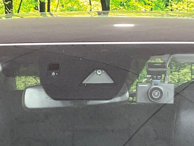 �y�X�}�[�g�u���[�L�T�|�[�g�z���s���ɑO���̎ԗ�����F�����A�Փ˂������Ȏ��͌x��ƃu���[�L�ŏՓˉ���Ɣ�Q�y�����A�V�X�g�B�����S�Ƀh���C�u�����y���݂��������܂��B