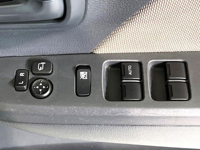 �y�d���i�[�~���[�z�T�C�h�~���[�͓d���i�[���ƂȂ��Ă���A�������ԏ�ł��L�Y�������X�N��}�����܂��B