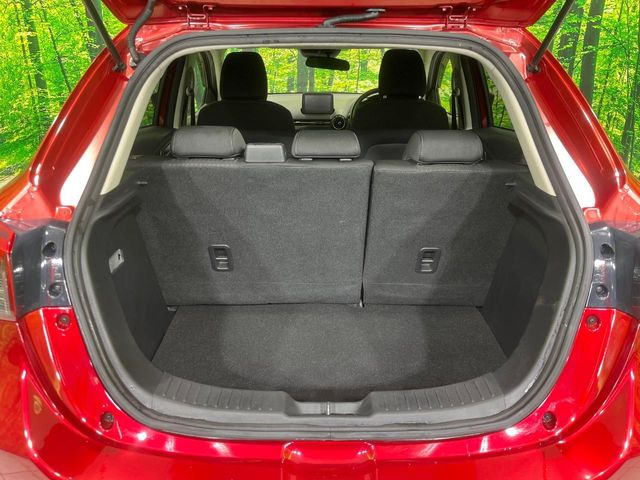 ���i�̂���������ʋ΁A���}���ɏ\���ȉ׎��X�y�[�X���m�ۂ��Ă���܂��B�Z�J���h�V�[�g��|���ƁA�傫�ȉו��̐ύڂ��\�ł���