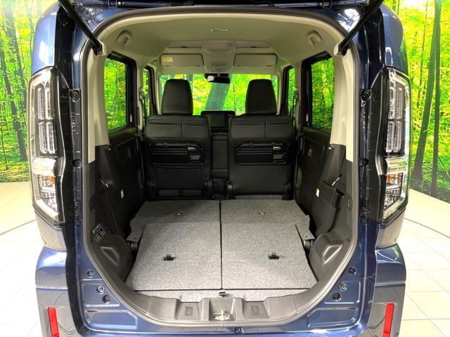 普段のお買い物や通勤、送迎等に十分な荷室スペースを確保しております。セカンドシートを倒すと、大きな荷物の積載も可能です♪