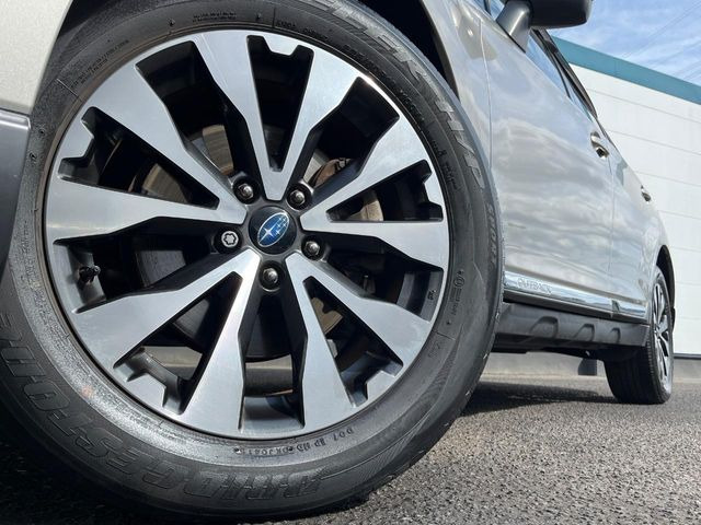 �y����18�C���`�A���~�z�C�[���z�O�ςɃ}�b�`���������A���~�z�C�[���𑕒����Ă���܂��B�e��ЊO�A���~�z�C�[����A�X�^�b�h���X�^�C�����戵�����Ă���܂��B���񂲑��k����������