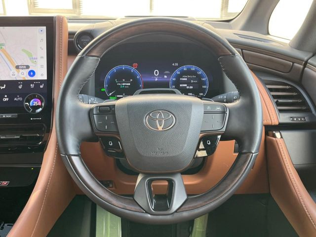 【ステアリングヒーター】冬場に冷たくなりやすい革巻きステアリングを、スイッチ一つで素早く適温に!エアコンよりも早く温まってくれるので、寒い日の運転も快適になりますね♪