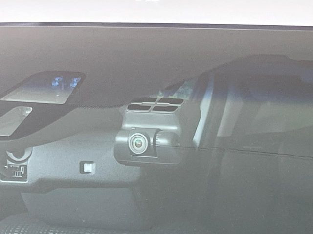 【ドライブレコーダー】ドライブレコーダー装備!走行中はもちろん、あおり運転や事故に遭遇した際、映像で記録し、万一のリスクに備えます。※記録用SDカードはお客様ご自身でご準備いただく必要があります。