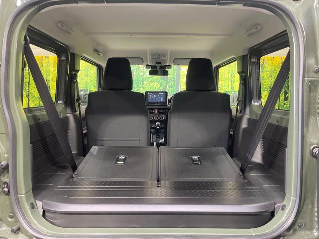 ���i�̂���������ʋ΁A���}���ɏ\���ȉ׎��X�y�[�X���m�ۂ��Ă���܂��B�Z�J���h�V�[�g��|���ƁA�傫�ȉו��̐ύڂ��\�ł���