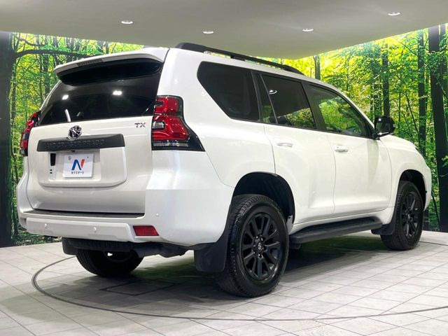 ☆全国のネクステージからお取り寄せが可能※!遠方の店舗に展示してあるクルマが気になる場合も、最寄りの店舗でご覧いただくことが可能です!是非私たちに要望をお聞かせください!※別途費用