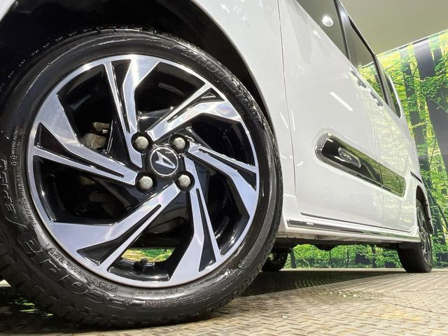 �y�O���[�h��p����15�C���`�A���~�z�C�[���z�f�U�C�����̍��������A���~�z�C�[���𑕒����Ă���܂��B�e��ЊO�A���~�z�C�[����A�X�^�b�h���X�^�C�����戵�����Ă���܂��B���񂲑��k����������