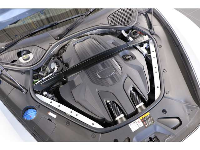 2.9L V�^6�C��DOHC�c�C���^�[�{�A353ps/51.0kgm�A�S��&times;�S��&times;�S��mm 5052&times;1937&times;1423mm�A�ԗ��d�� 1950kg(�Ԍ��؋L�ڒl)
