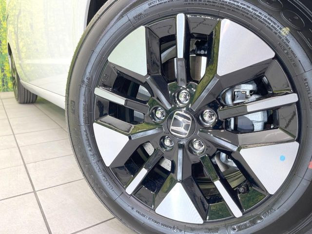 �y����16�C���`�A���~�z�C�[���z�O�ςɃ}�b�`���������A���~�z�C�[���𑕒����Ă���܂��B�e��ЊO�A���~�z�C�[����A�X�^�b�h���X�^�C�����戵�����Ă���܂��B���񂲑��k����������