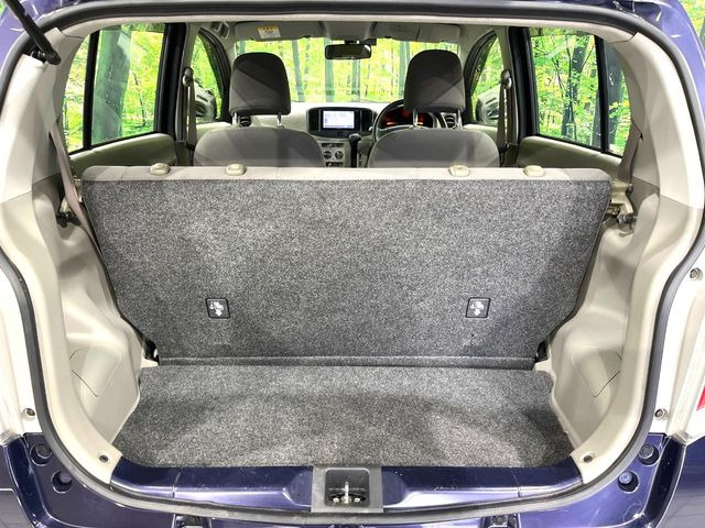 ���i�̂���������ʋ΁A���}���ɏ\���ȉ׎��X�y�[�X���m�ۂ��Ă���܂��B�Z�J���h�V�[�g��|���ƁA�傫�ȉו��̐ύڂ��\�ł���