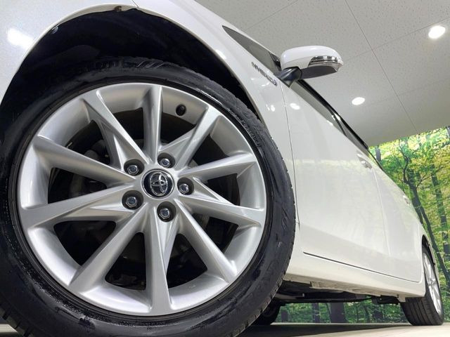 【純正17インチアルミホイール】外観にマッチした純正アルミホイールを装着しております。各種社外アルミホイールや、スタッドレスタイヤも取扱いしております。是非ご相談ください♪