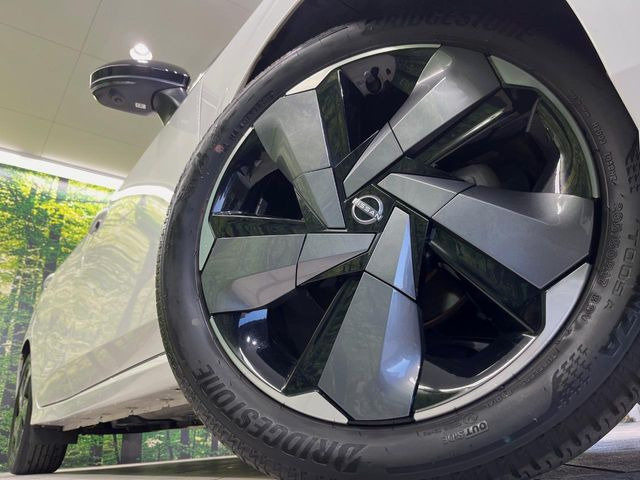 �y����17�C���`�A���~�z�C�[���z�O�ςɃ}�b�`���������A���~�z�C�[���𑕒����Ă���܂��B�e��ЊO�A���~�z�C�[����A�X�^�b�h���X�^�C�����戵�����Ă���܂��B���񂲑��k����������