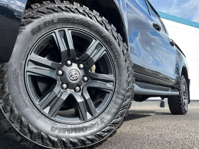 �y����18�C���`�A���~�z�C�[���z�O�ςɃ}�b�`���������A���~�z�C�[���𑕒����Ă���܂��B�e��ЊO�A���~�z�C�[����A�X�^�b�h���X�^�C�����戵�����Ă���܂��B���񂲑��k����������