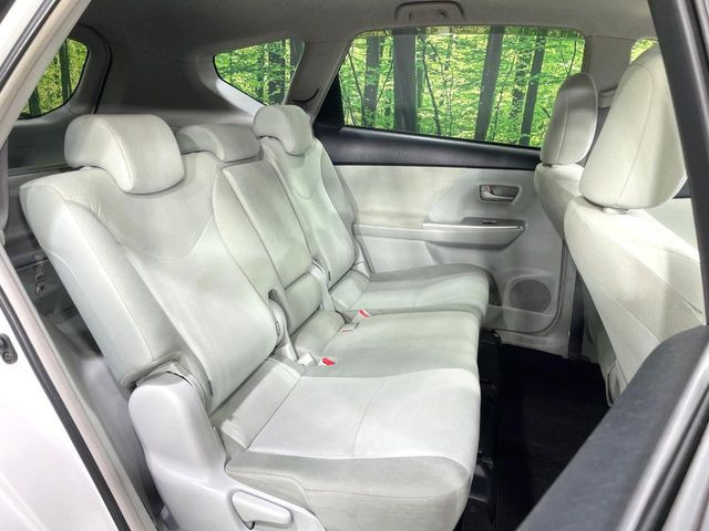 後部座席も気になるようなキズ・汚れやへたり等、大きなダメージはなく、良好な状態です。