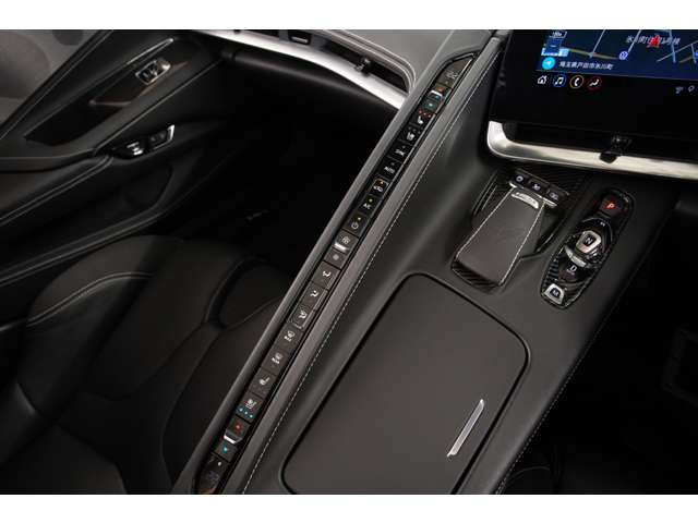 �R���o�[�`�u�����f���͂���ɃX�G�[�h���\��̃g������R���y�e�B�V�����o�P�b�g�V�[�g�A�t�����g���t�g���p����