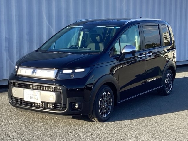 フリード1.5 e:HEV クロスター